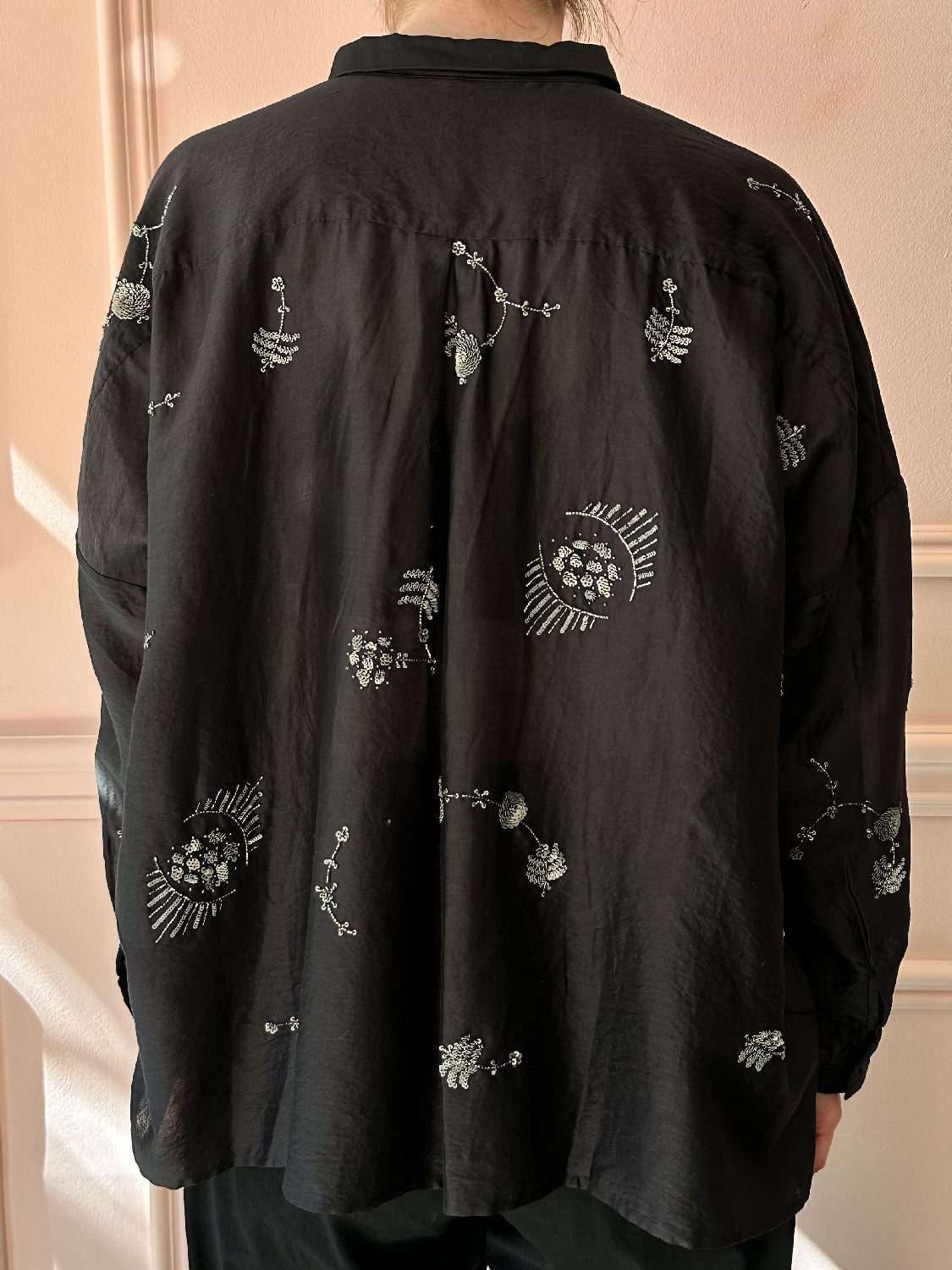 AODRESS - Small Collar Shirt in Black