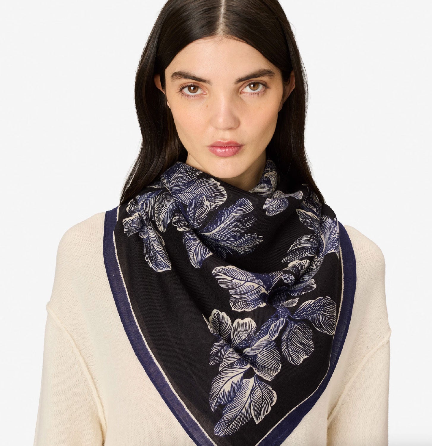INOUI EDITIONS - Square Scarf 100 Arboris in Navy