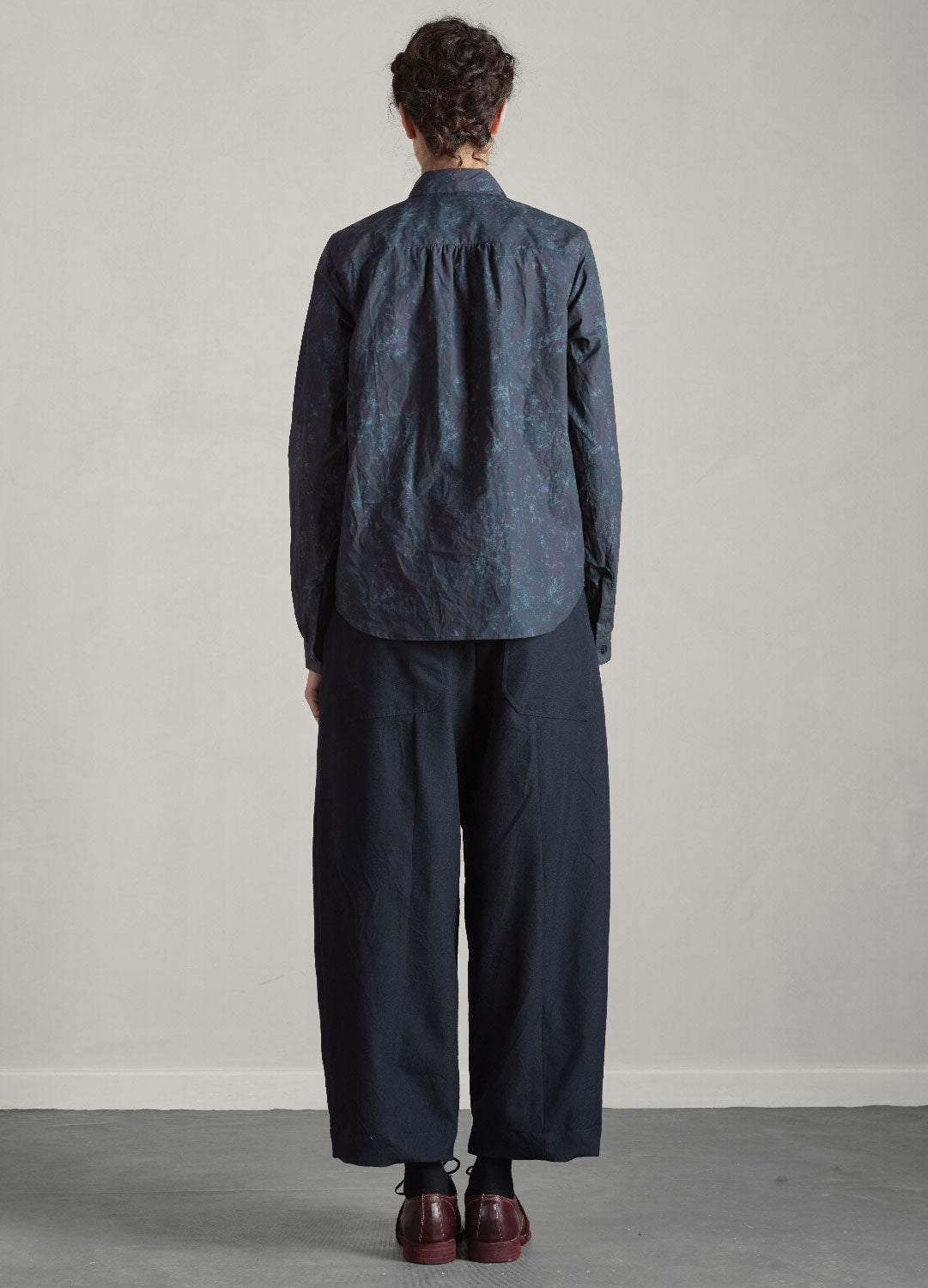 BERGFABEL - Tyrol Shirt in Blur Flower Navy