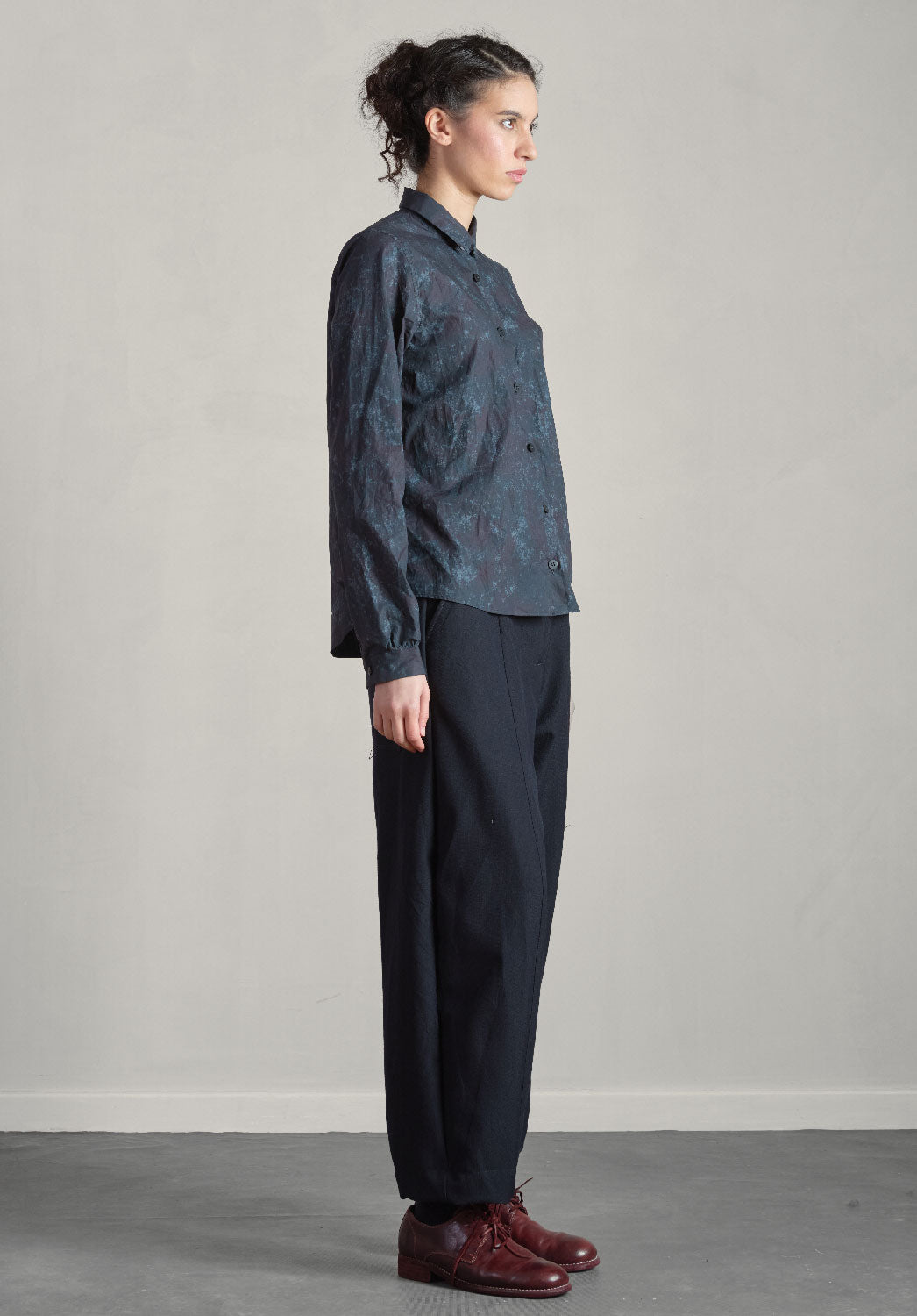 BERGFABEL - Tyrol Shirt in Blur Flower Navy