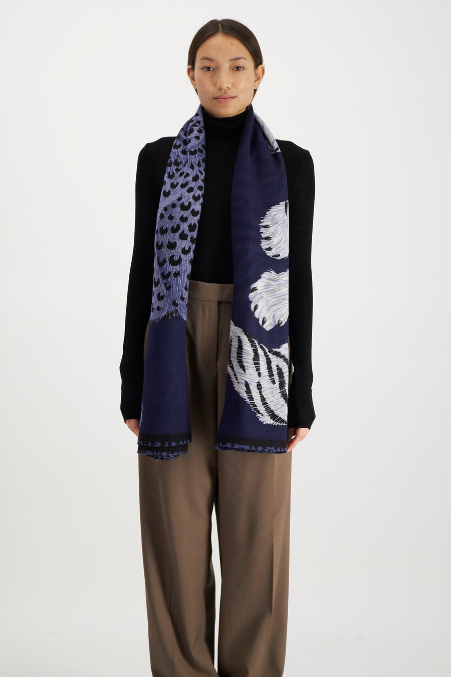 INOUI EDITIONS - 130 Chatou Scarf in Navy