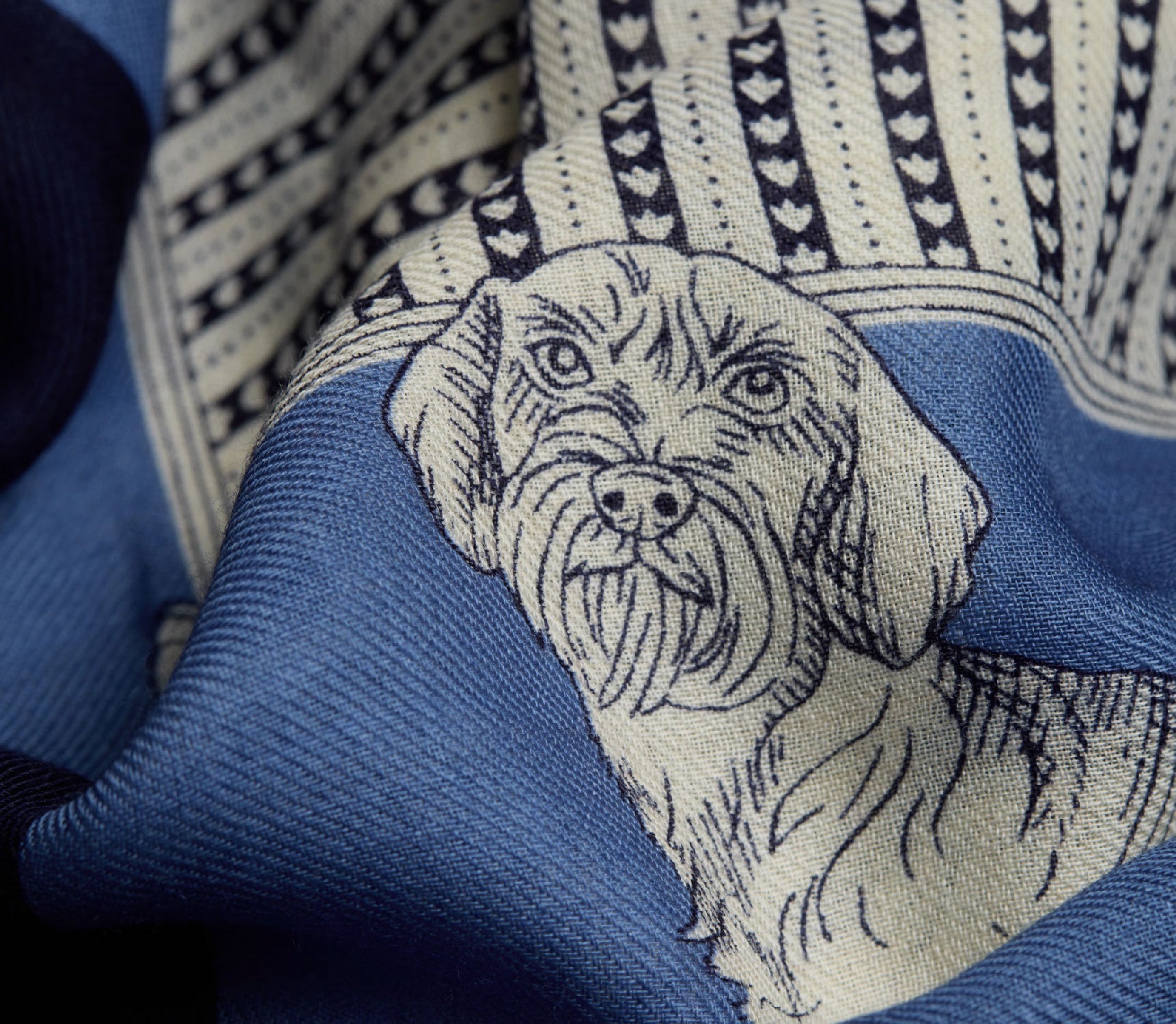 INOUI EDITIONS - 70 Les Cheris Scarf in Blue