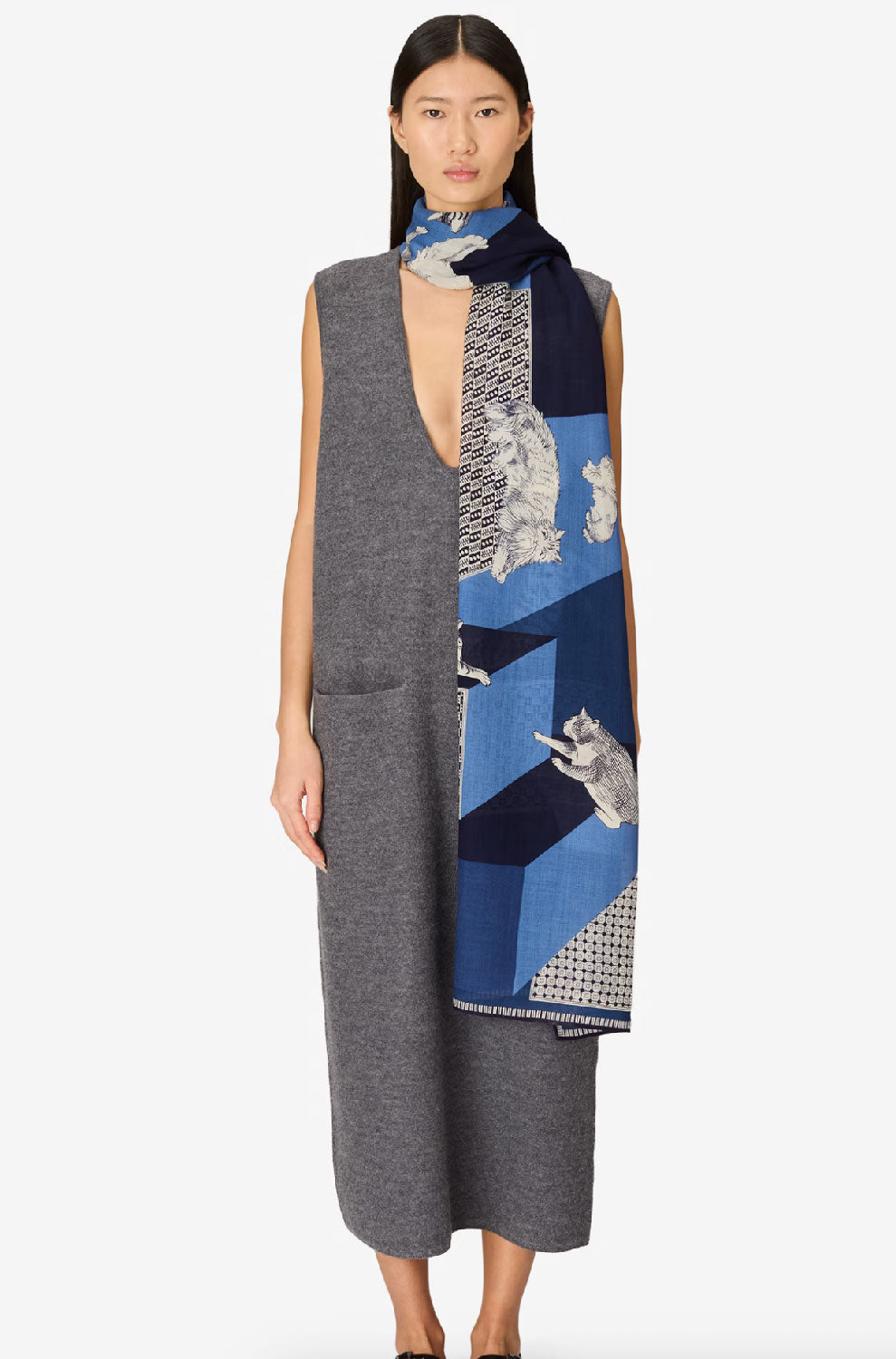 INOUI EDITIONS - 70 Les Cheris Scarf in Blue