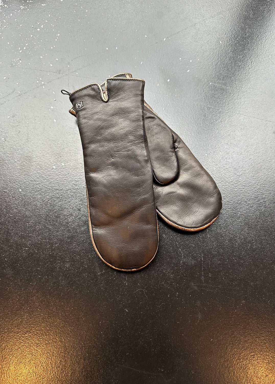 HANDSOME STOCKHOLM - Statement Mitts in Black