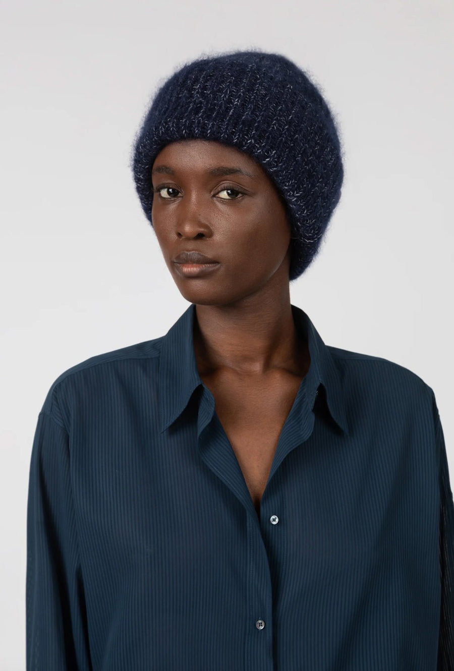 INDRESS - Knitted Hat in Navy/Pebble