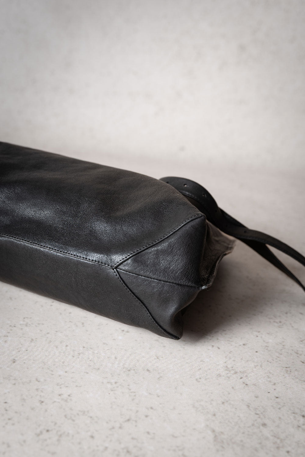 LIHANN GEORGE - Matte Natural Grain Leather ELLI Bag in Black