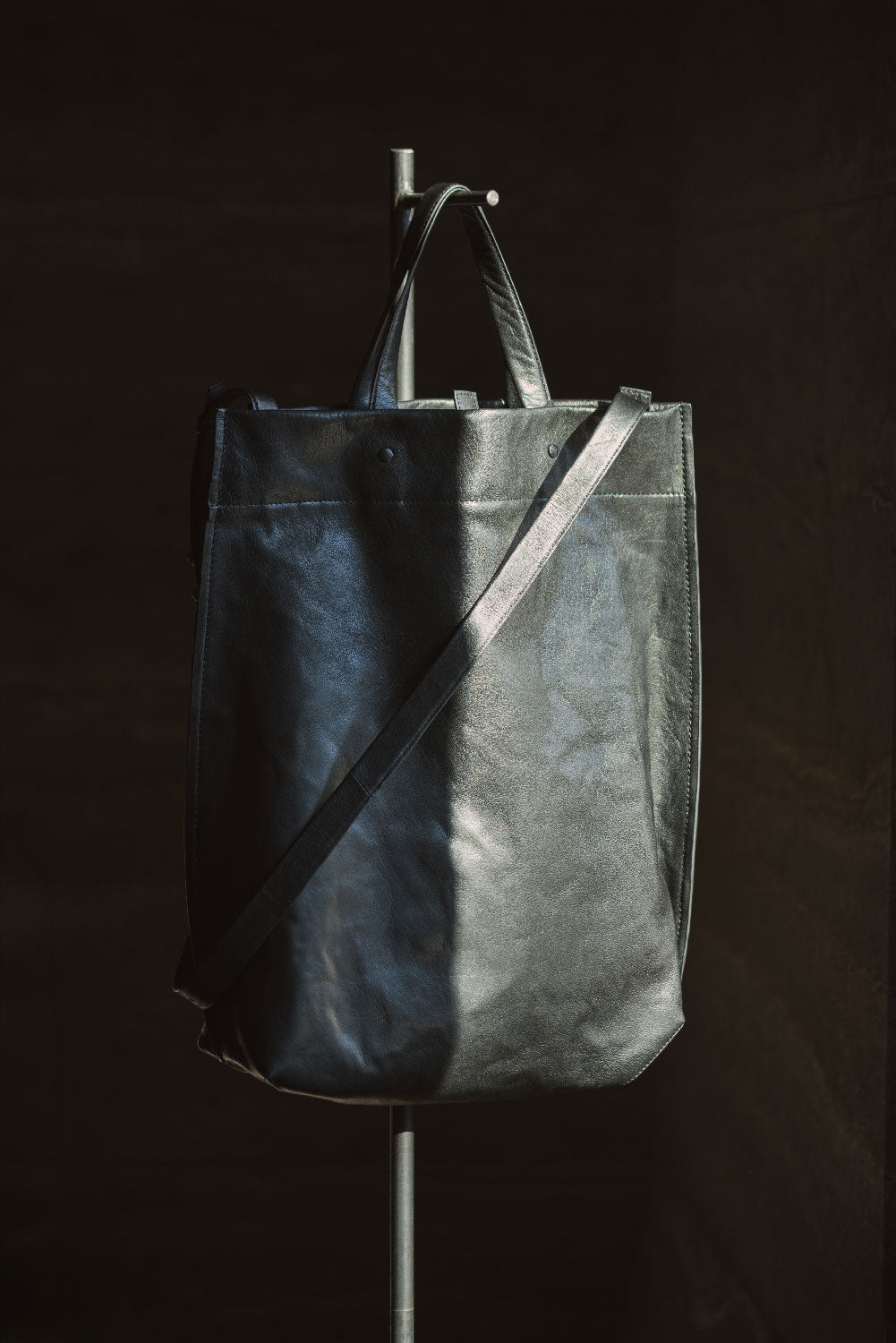 LIHANN GEORGE - Matte Natural Grain Leather JANI Bag in Slate Black