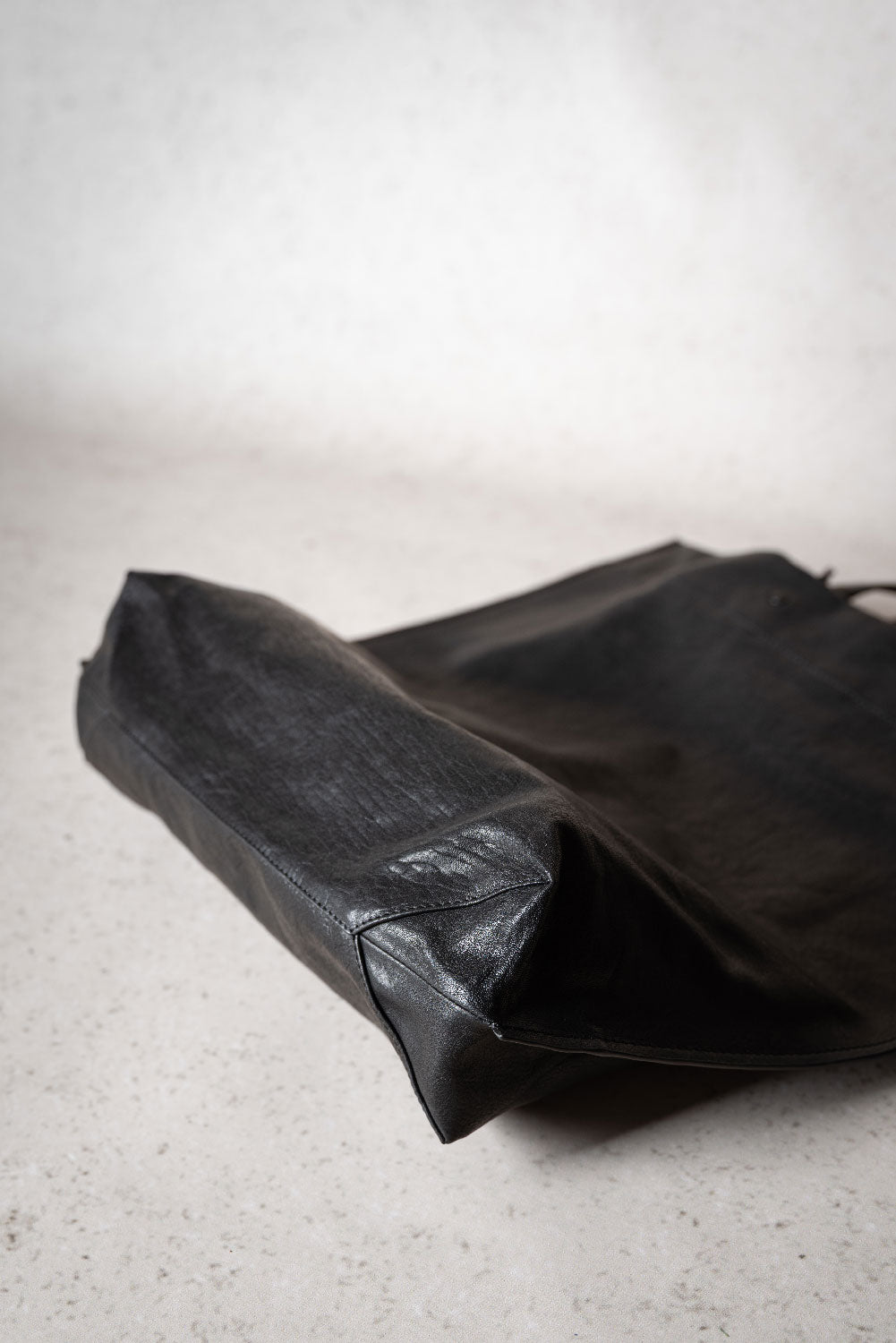 LIHANN GEORGE - Matte Natural Grain Leather JANI Bag in Slate Black