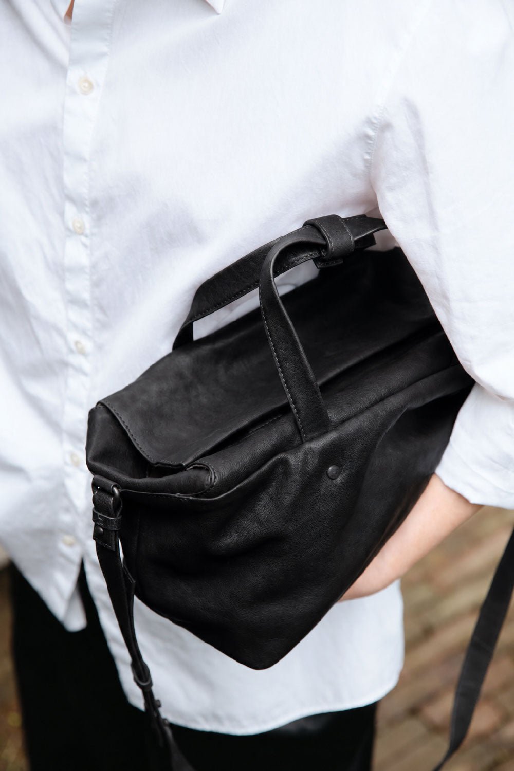 LIHANN GEORGE - Matte Natural Grain Leather LILI Bag in Black