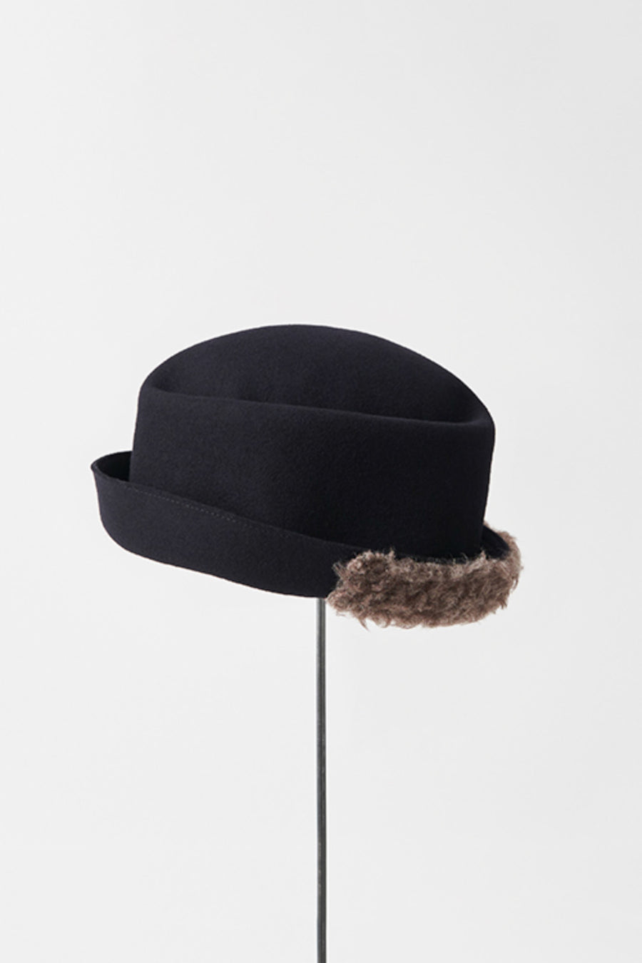 MATURE HA - Boa Hat in Black