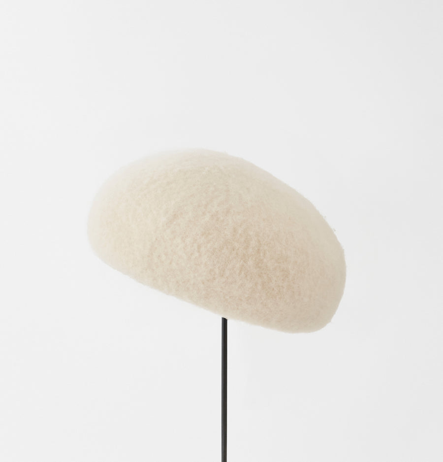 MATURE HA - Cashmere Beret in WHITE