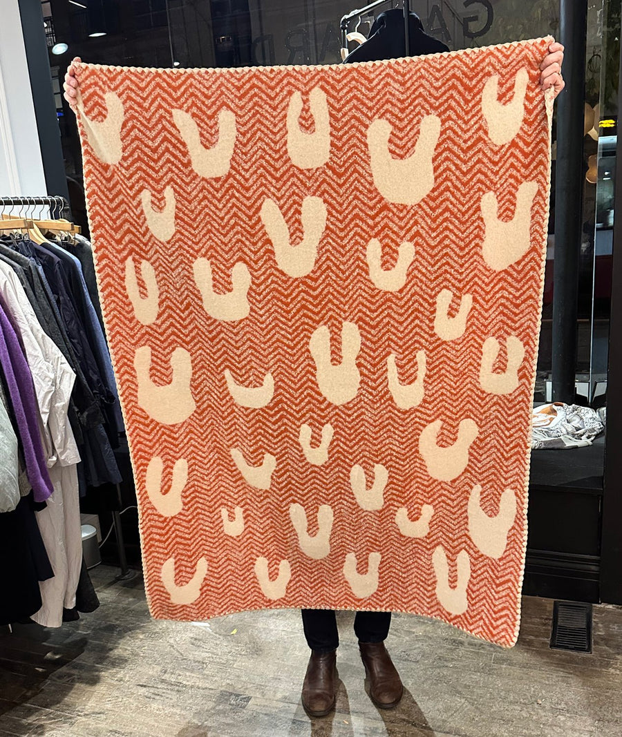 MINA PERHONEN - ONE CAT AND RABBITS Blanket in Scarlet