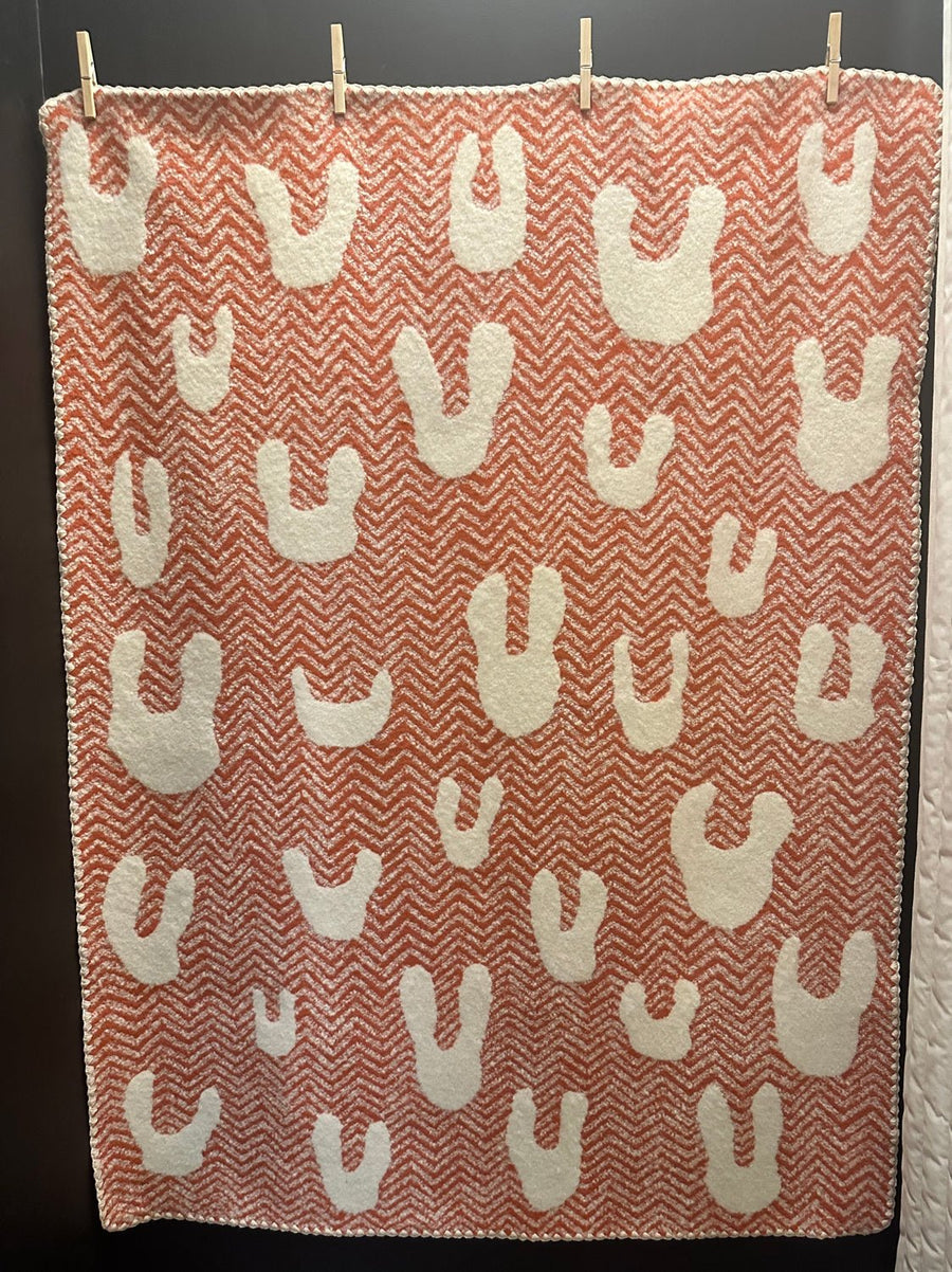 MINA PERHONEN - ONE CAT AND RABBITS Blanket in Scarlet