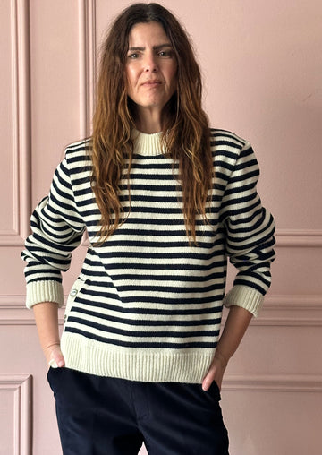 LES PRAIRIES DE PARIS -  St. Malo Crewneck Pullover in Ecru/Navy