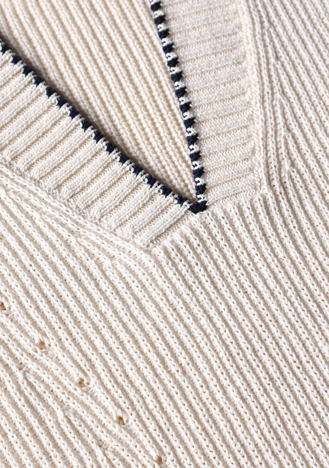 ROBERTO COLLINA - V-Neck Pullover in Cream and Navy
