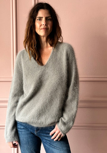 ROBERTO COLLINA - V-Neck Pullover in Taupe