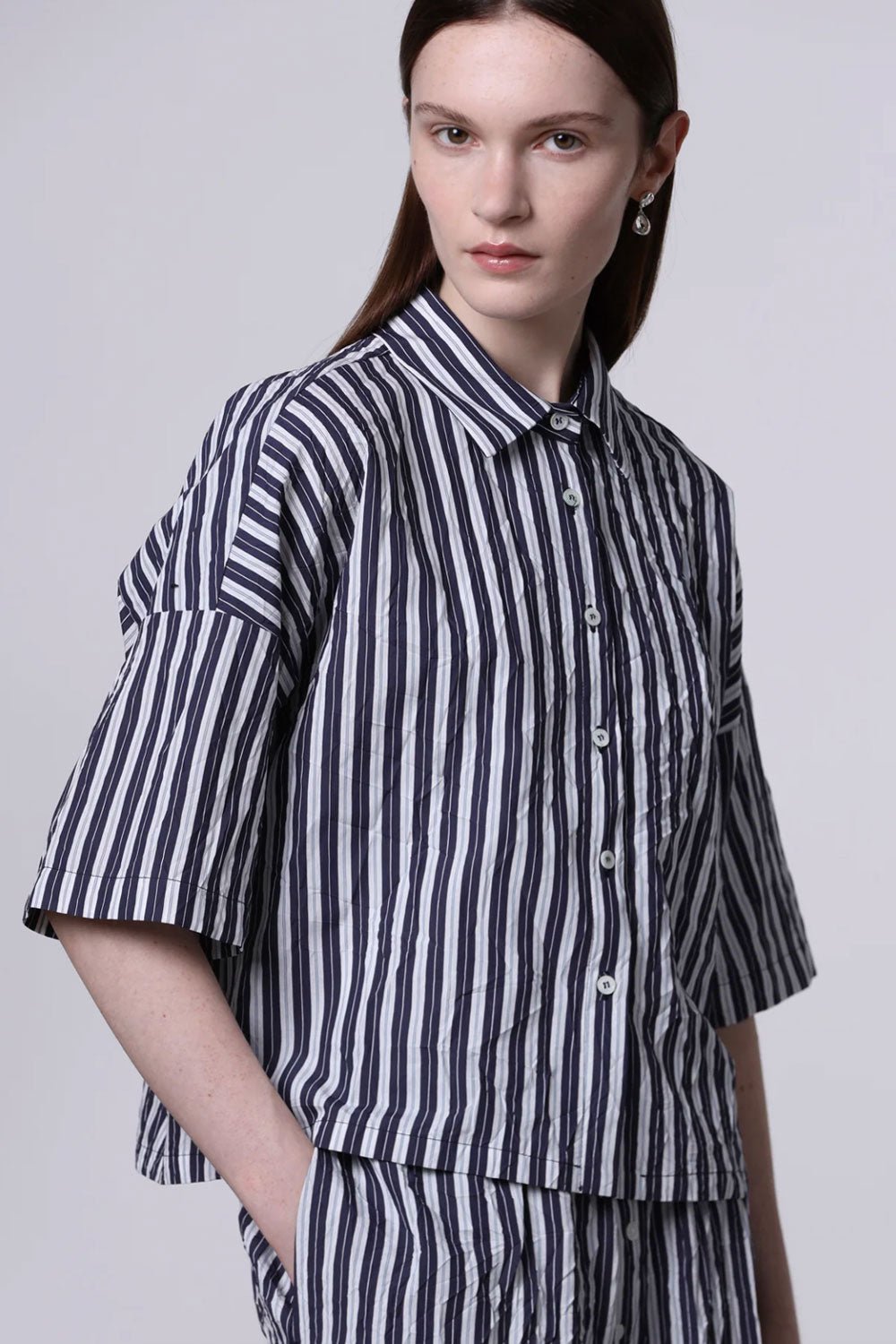 ROBERTO COLLINA - Cropped Shirt in Navy Stripes