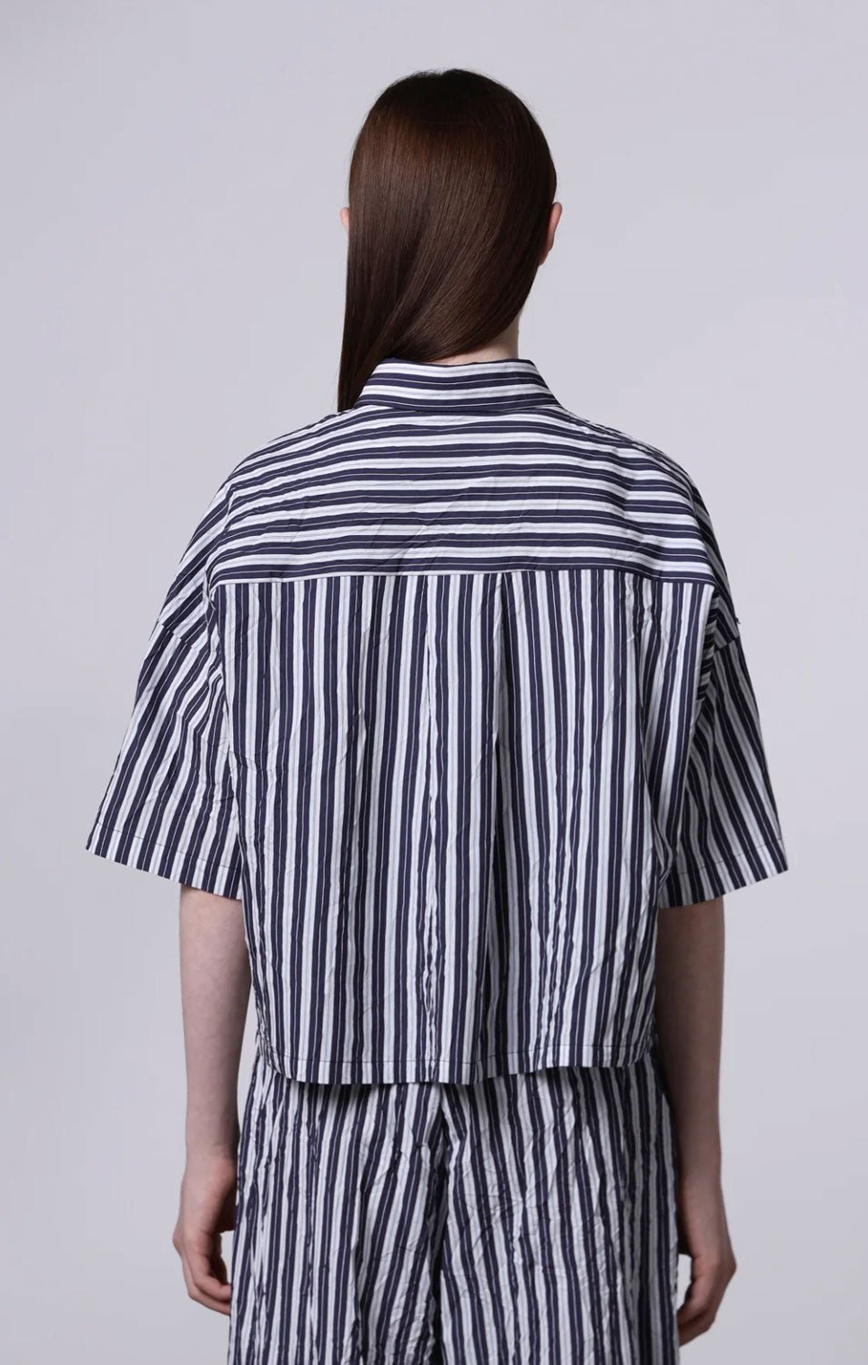 ROBERTO COLLINA - Cropped Shirt in Navy Stripes