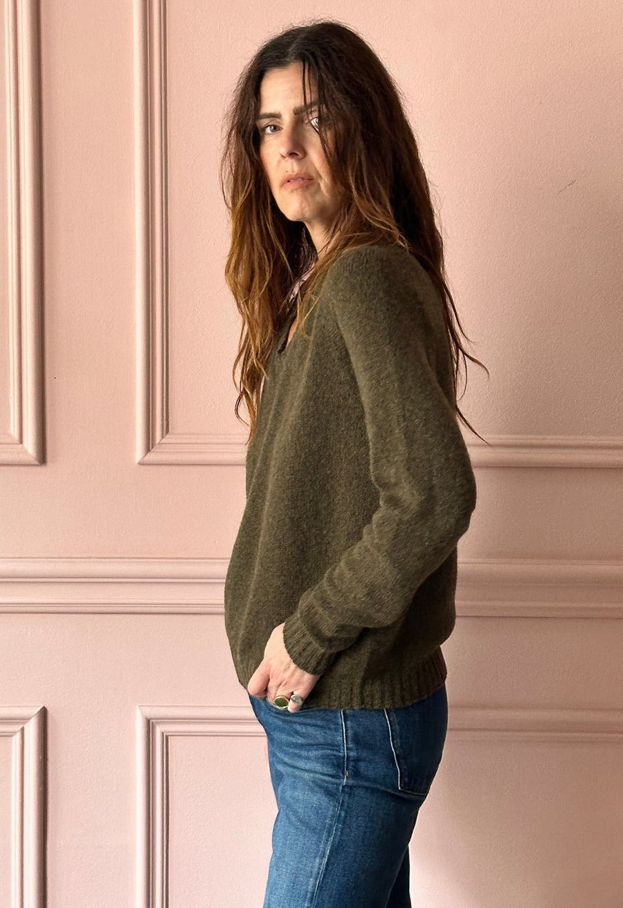 ROBERTO COLLINA - V-Neck Pullover in Army Green