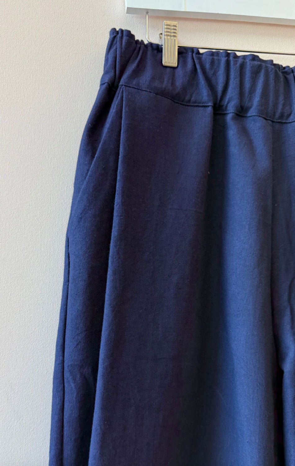 TWO NY - Wide Elastic Pleated Pant in Navy