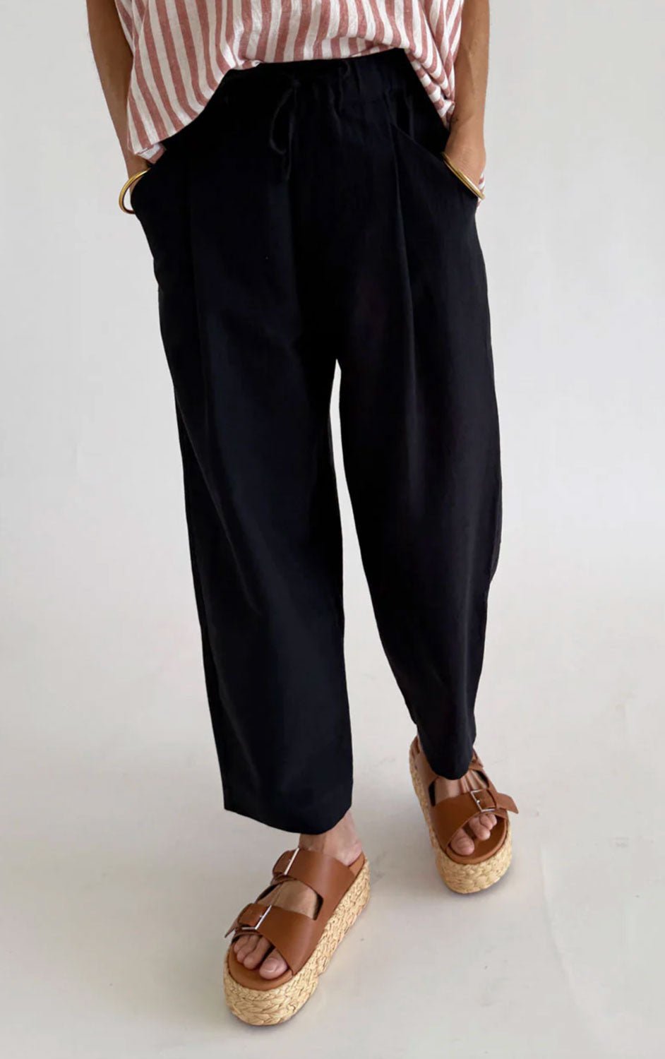 TWO NY - Barrel-leg pants in Black