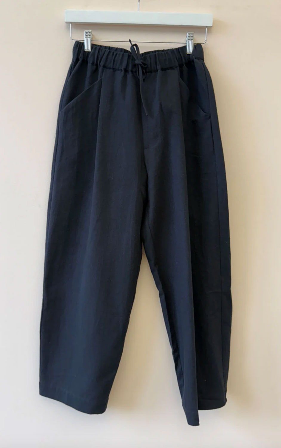 TWO NY - Barrel-leg pants in Black