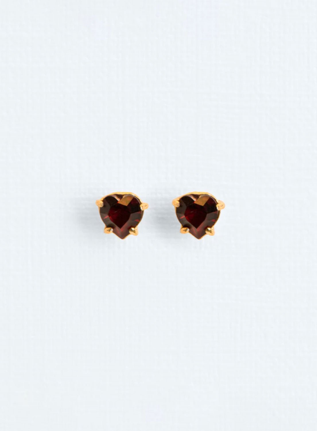 Wouters & Hendrix - Garnet Heart Stud Earrings in Gold