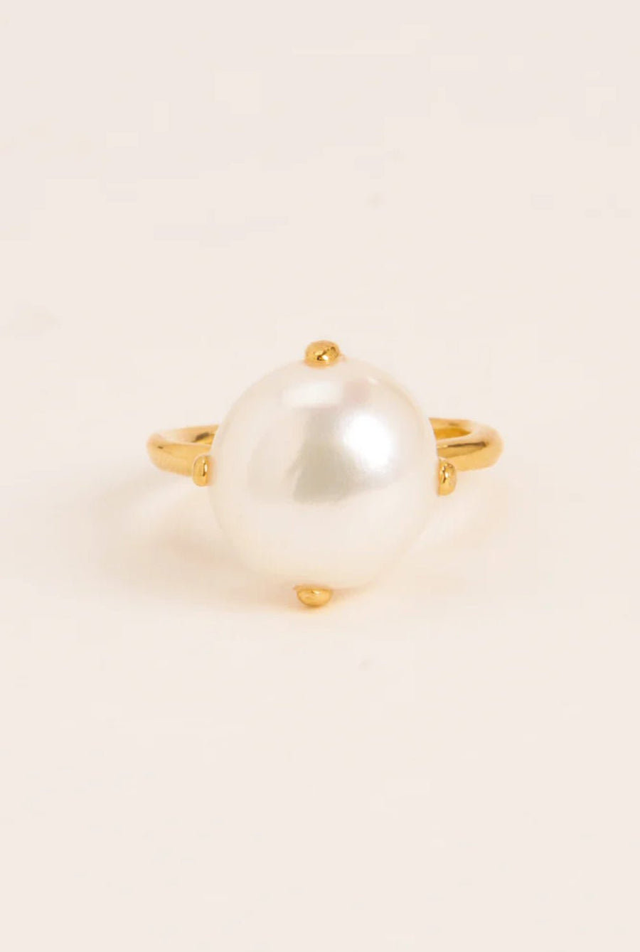 Wouters & Hendrix - Organic ring with Large Freshwater Pearl in Gold