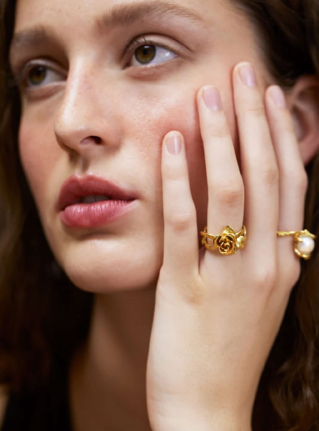 Wouters & Hendrix - Statement Ring with Textured Chain Links and Rose in Gold