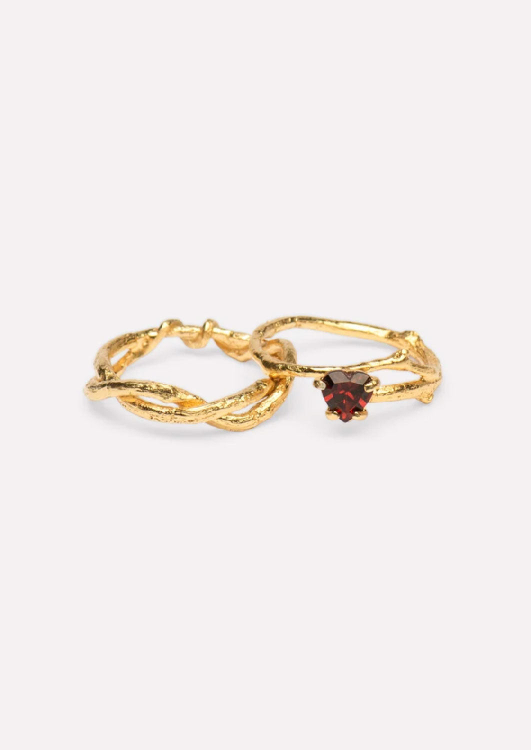 Wouters & Hendrix - Thorned Ring Set with Heart-Shaped Garnet in Gold