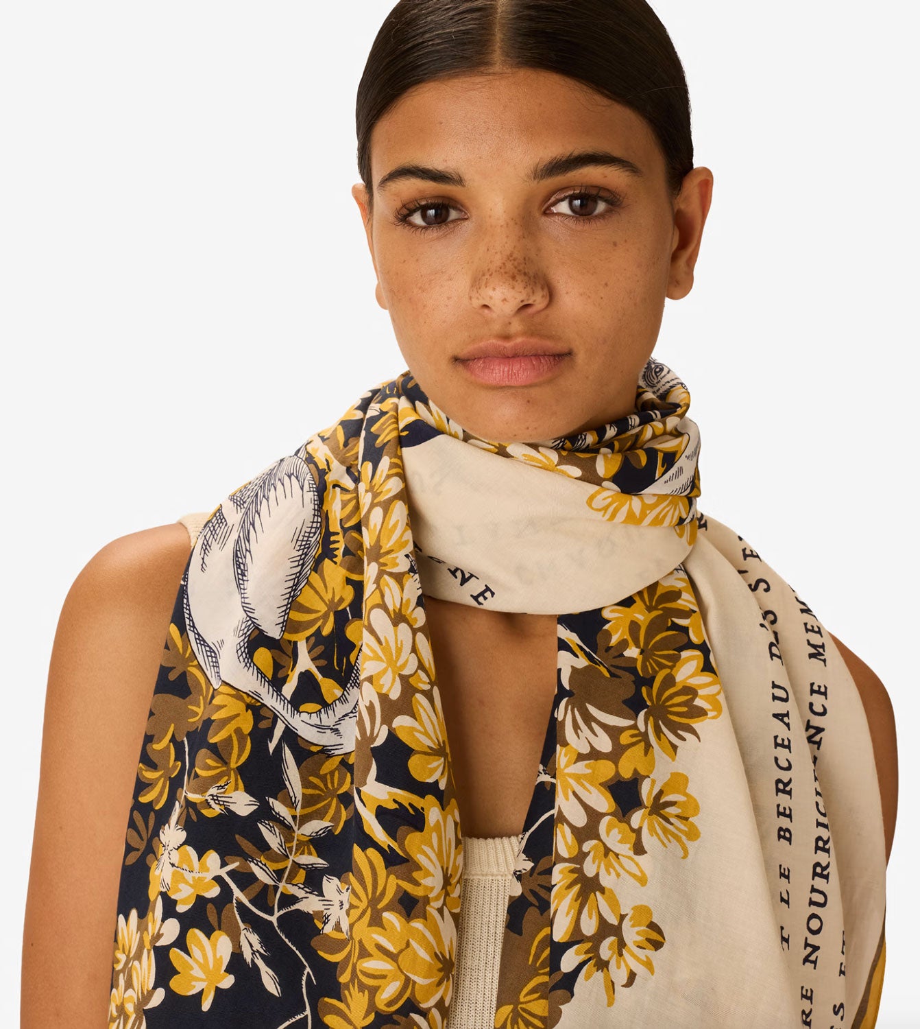 INOUI EDITIONS - Bestiare 100 Scarf in Yellow