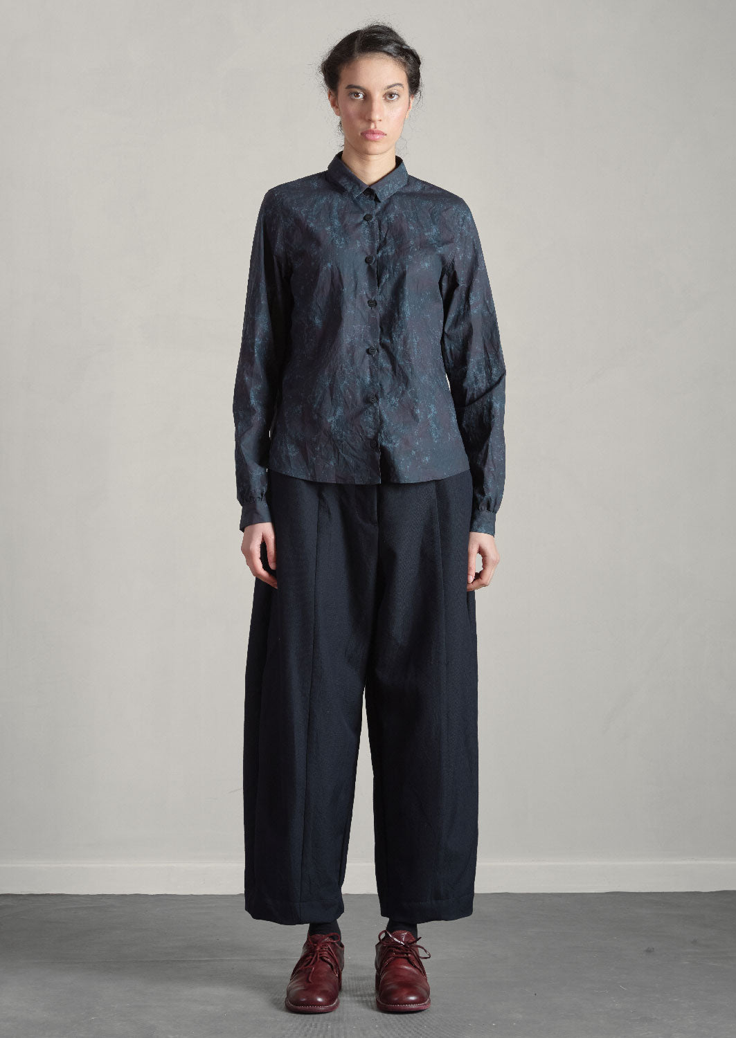 BERGFABEL - Tyrol Shirt in Blur Flower Navy