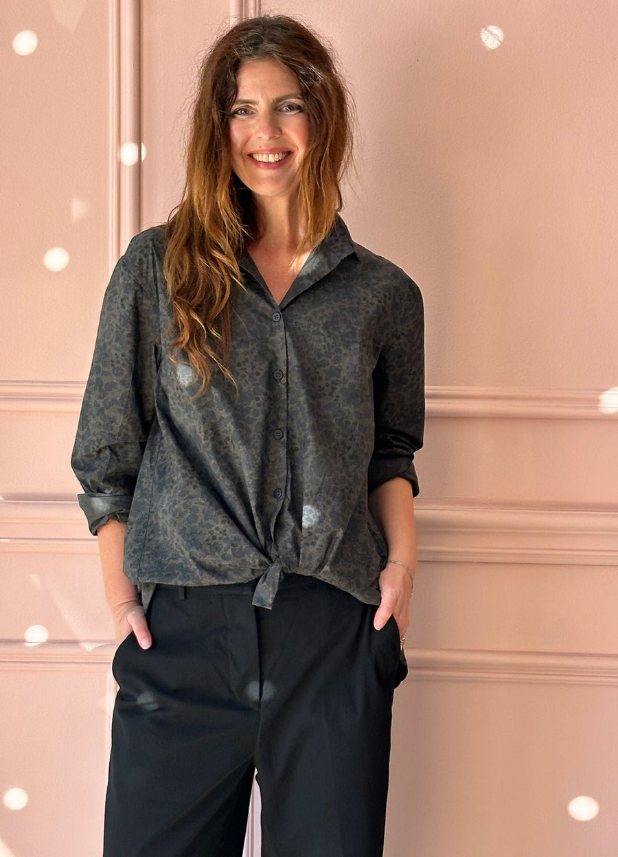 BERGFABEL - Loose Tyrol Shirt in Dark Flower