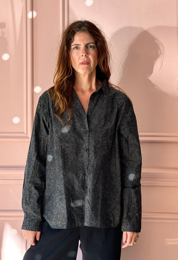 BERGFABEL - Loose Tyrol Shirt in Dark Flower