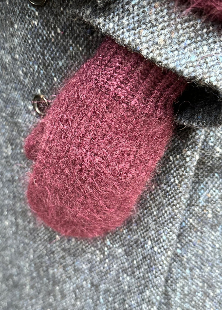 KARAKORAM - Hand Knitted Mittens in Bordeaux