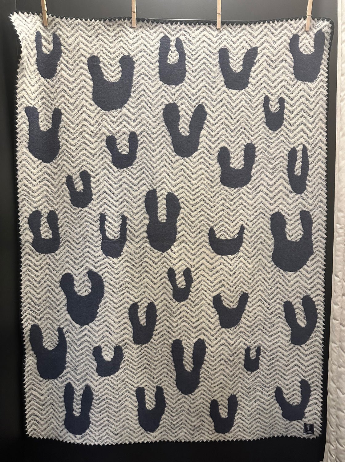 MINA PERHONEN - ONE CAT AND RABBITS Blanket in Navy