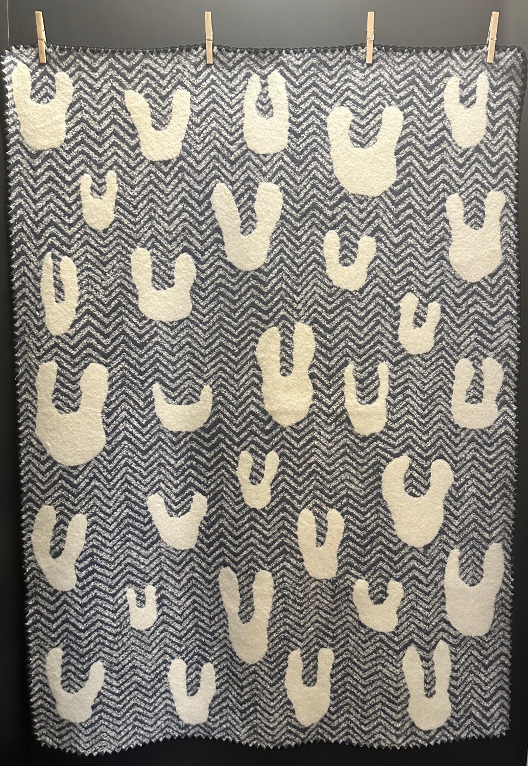 MINA PERHONEN - ONE CAT AND RABBITS Blanket in Navy