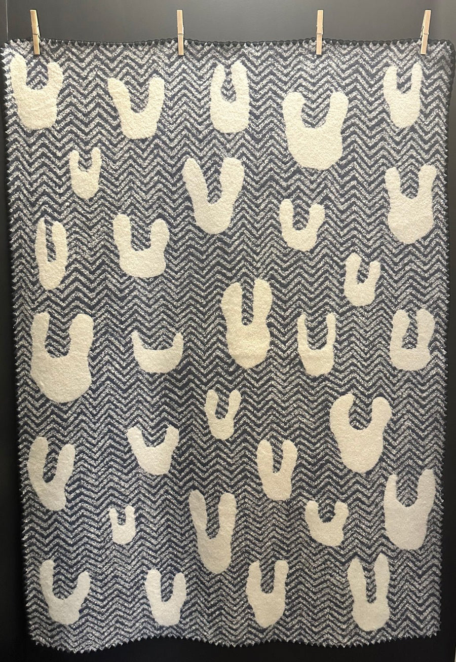 MINA PERHONEN - ONE CAT AND RABBITS Blanket in Navy
