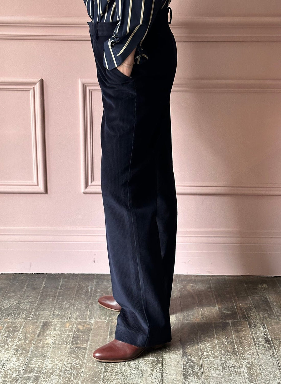 LES PRAIRIES DE PARIS - Fine Corduroy Trousers in Navy