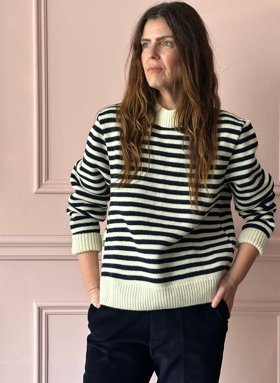 LES PRAIRIES DE PARIS -  St. Malo Crewneck Pullover in Ecru/Navy